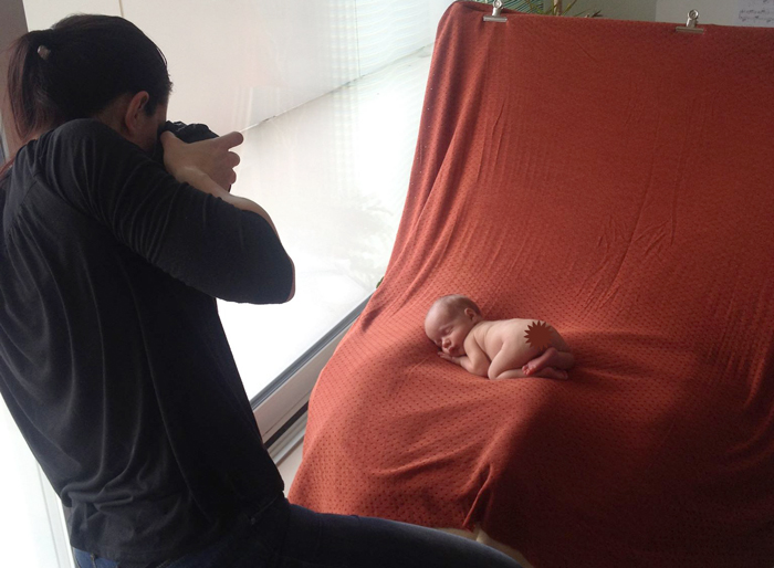 newborn photographer behind-the-scenes