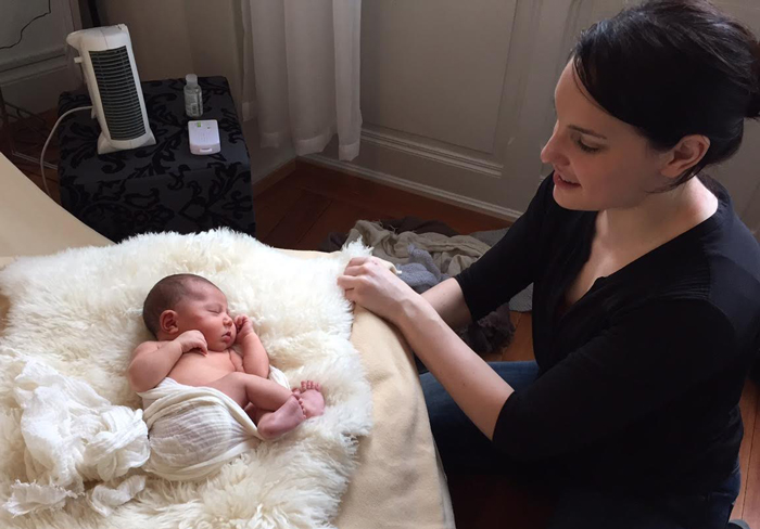 newborn photographer behind-the-scenes