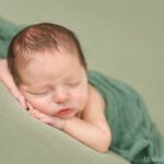 photographie de nouveau-né posée