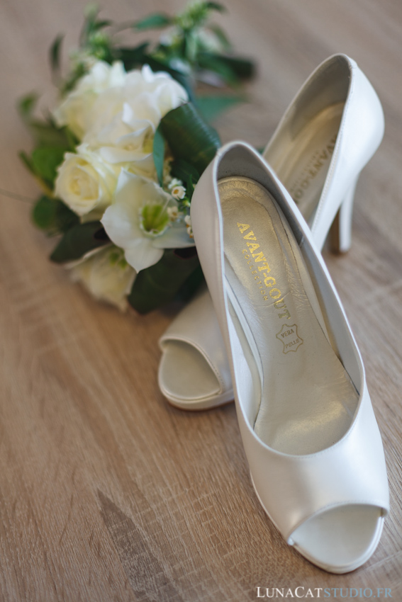 photo mariage chaussures bouquet de la mariée