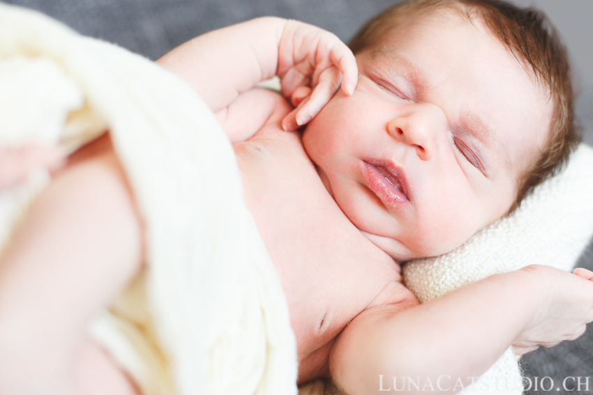 newborn photographer lausanne Elio