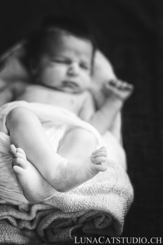 newborn photographer lausanne Elio