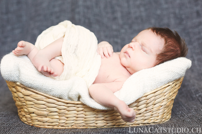 newborn photographer lausanne Elio