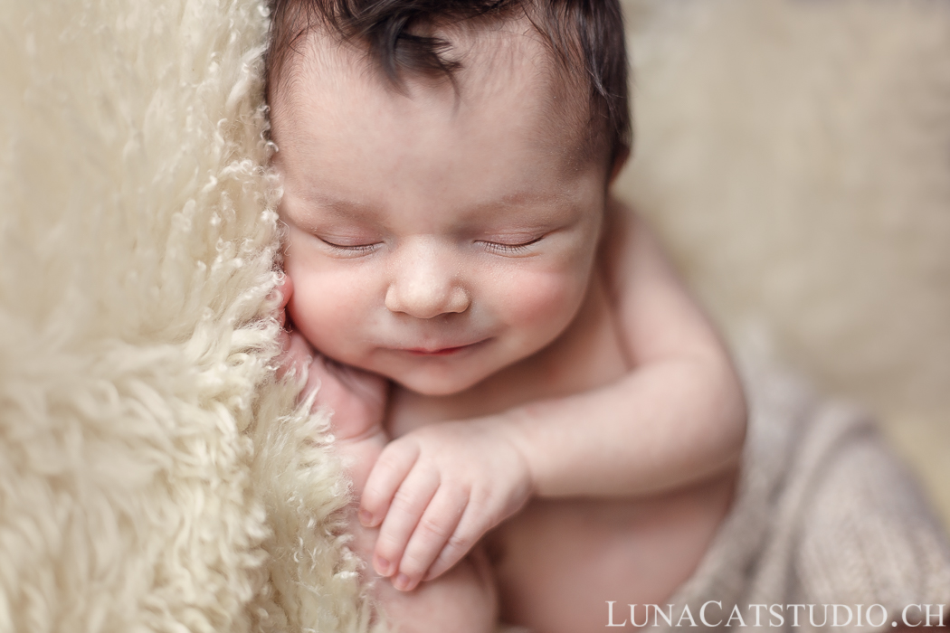 Shooting photo bébé, photographe nouveau-ne, naissance 