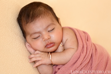1 month old baby photo shoot