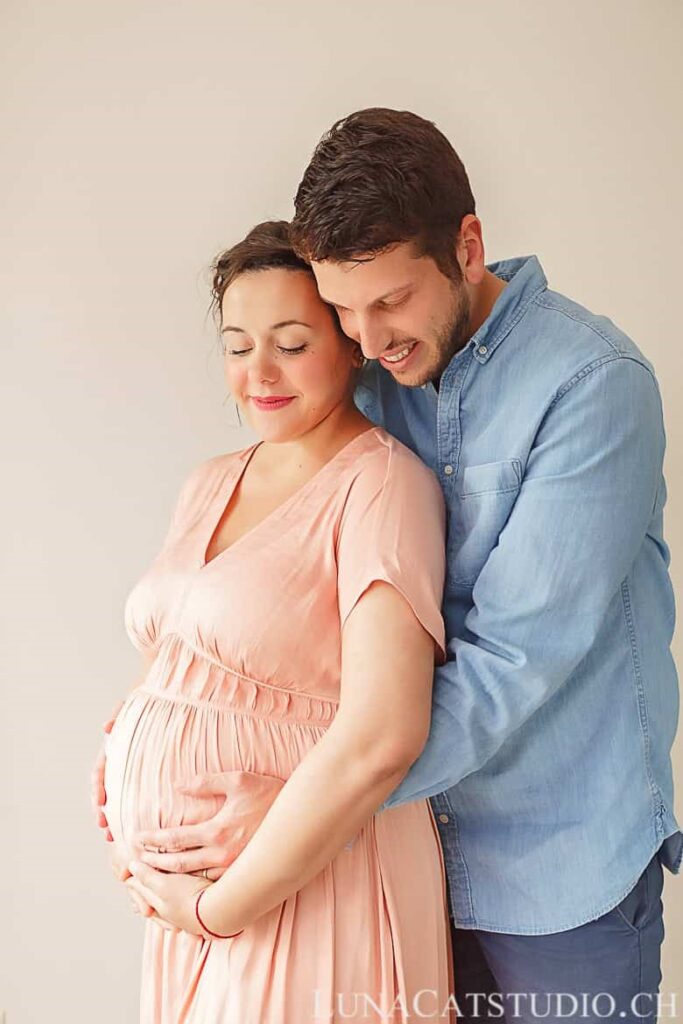 pregnancy photo session at home